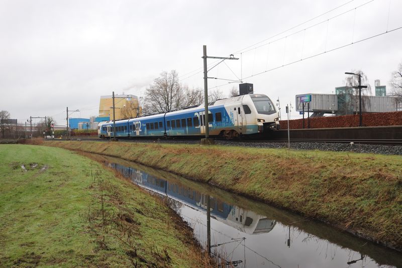 Blauwnet Flirt 7303 op de Valleilijn.